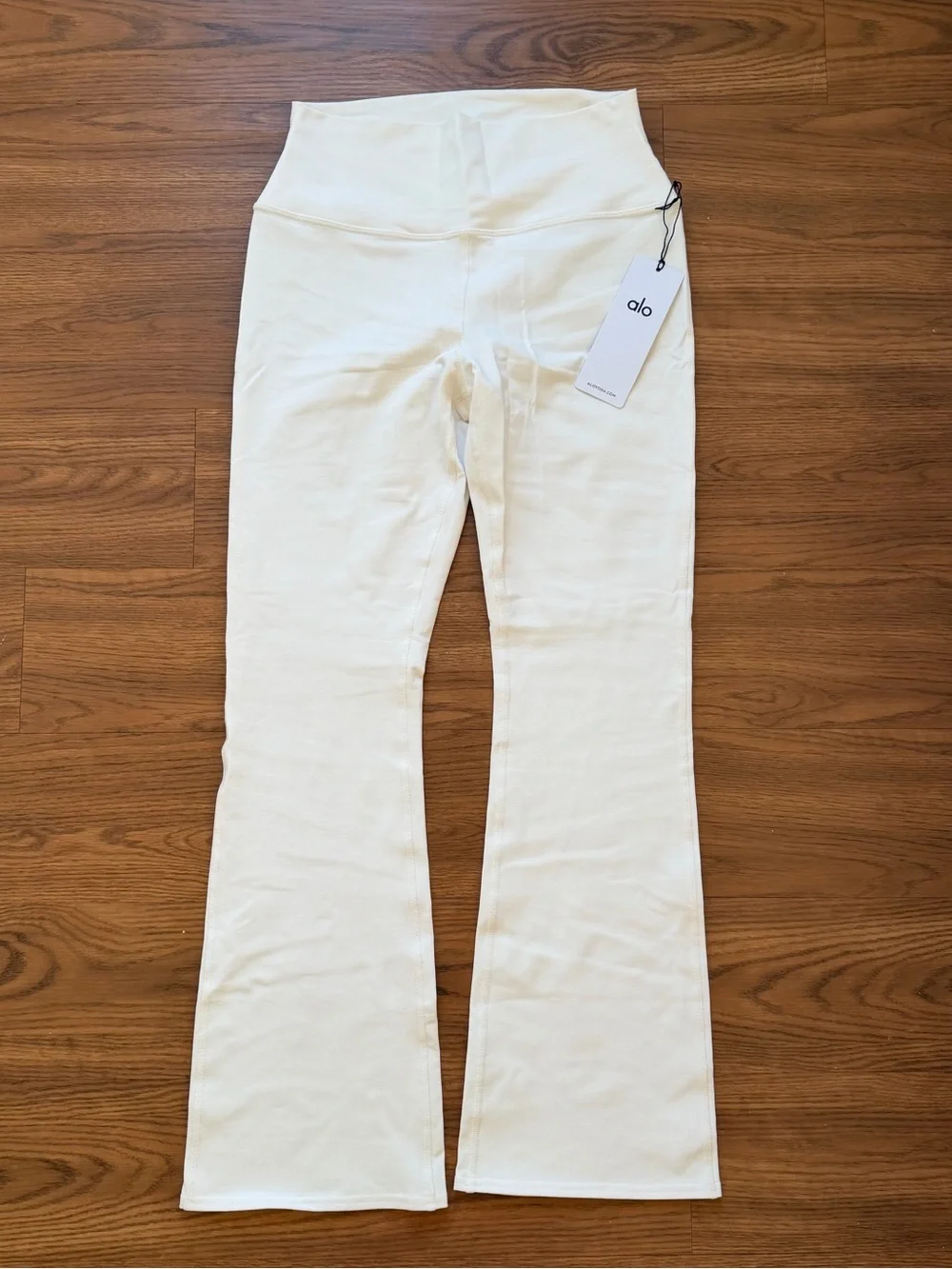 Alo Airbrush High Waisted 7/8 Bootcut Legging in Ivory